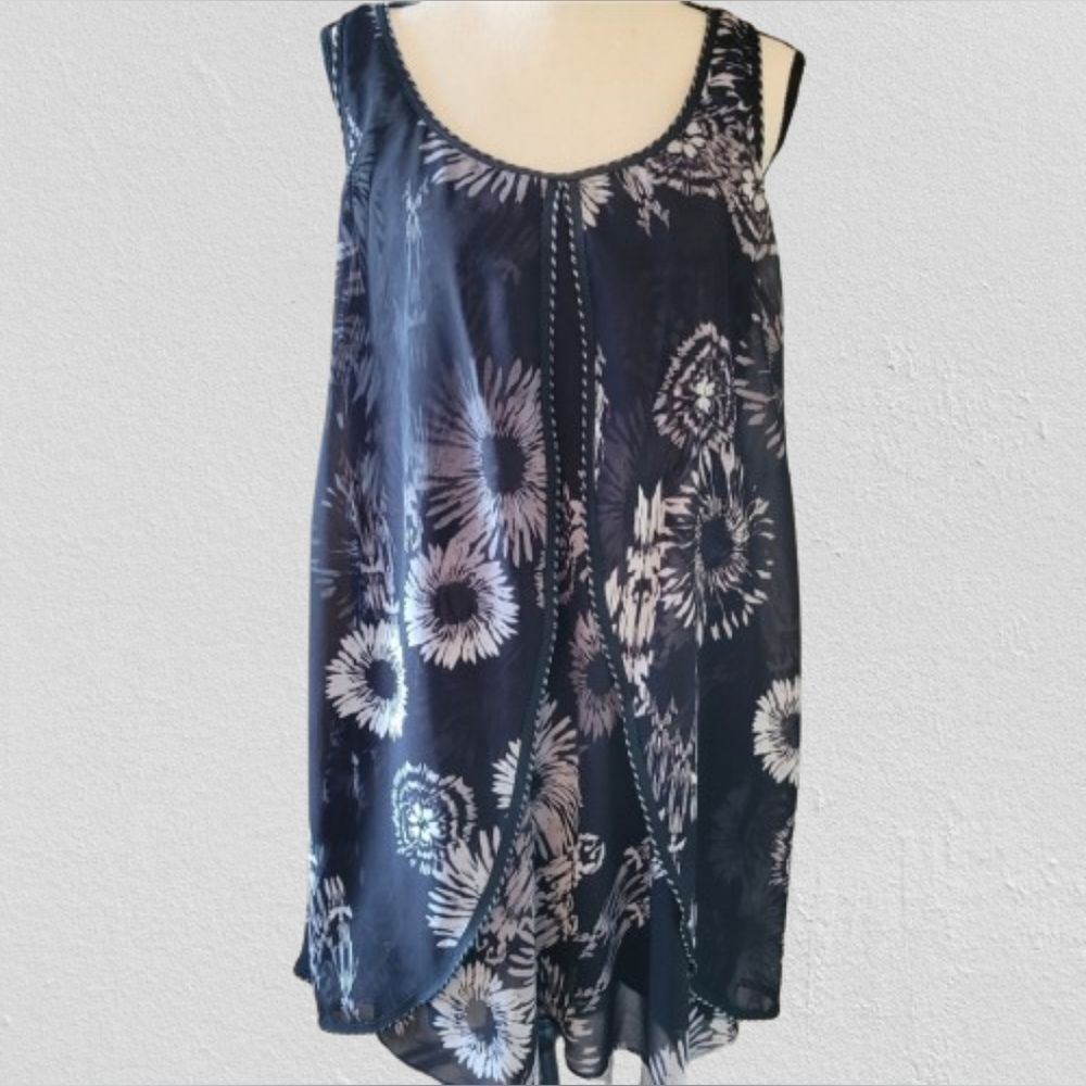 Nine and Co black and white sleeveless floral mini dress size 16, plus s…